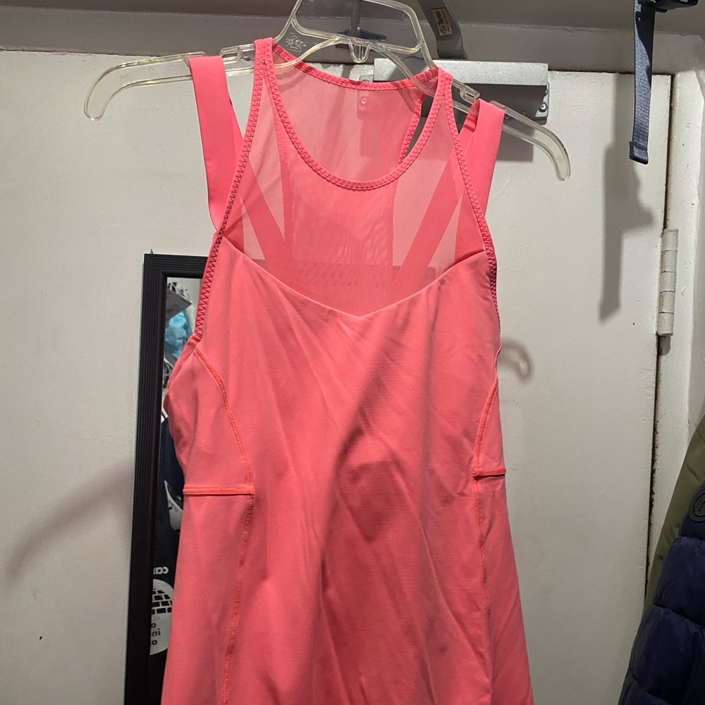 Lululemon Running through the city Tank 8